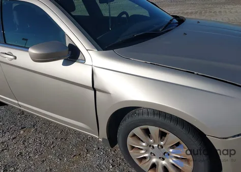 2013 Chrysler 200 Lx z USA, uszkodzony, nr VIN 1C3CCBAB2DN735656